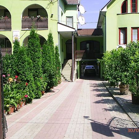 Hotel Alfa Irlyava Екстериор снимка