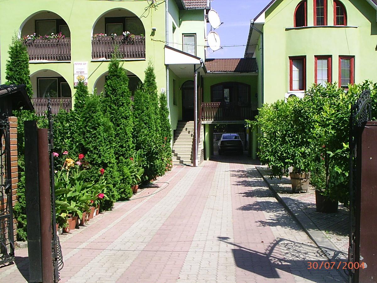 Hotel Alfa Irlyava Екстериор снимка